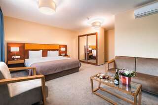 Курортные отели Lopota Lake Resort & Spa Напареули Улучшенный двухуровневый номер-1